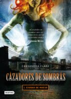 PACK CIUDAD HUESO 2021. CAZADORES DE SOMBRAS 1