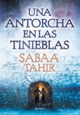 UNA ANTORCHA EN LAS TINIEBLAS (UNA LLAMA ENTRE CENIZAS 2) de TAHIR, SABAA 