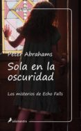 SOLA EN LA OSCURIDAD di ABRAHAMS, PETER 