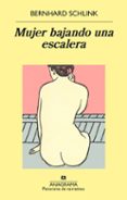 MUJER BAJANDO UNA ESCALERA de SCHLINK, BERNHARD 