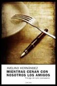 MIENTRAS CENAN CON NOSOTROS LOS AMIGOS de HERNANDEZ, AVELINO 