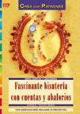BISUTERIA CON CUENTAS ENSARTADAS EN PUNTOS DE CADENETA (SERIE CUE NTAS Y ABALORIOS) de HELBIG, MONIKA 