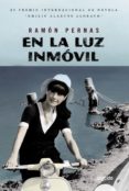 EN LA LUZ INMOVIL (PREMIO EMILIO ALARCOS) di PERNAS, RAMON 