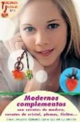 MODERNOS COMPLEMENTOS CON CUENTAS DE MADERA, CUENTAS DE CRISTAL, PLUMAS, FIELTRO (TENDENCIAS JUVENILES 4) de MORAS, INGRID 