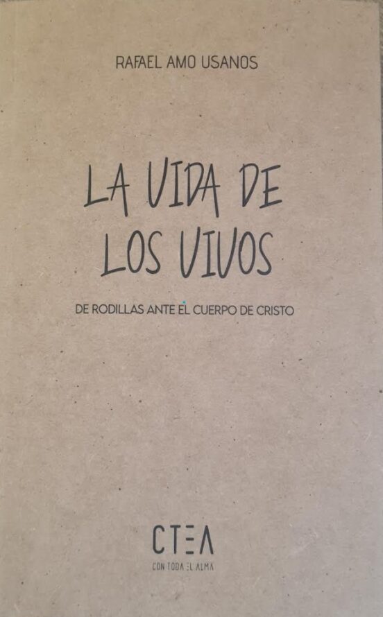 La Vida De Los Vivos. De Rodillas De Rodillas Ante El Cuerpo De Ante E