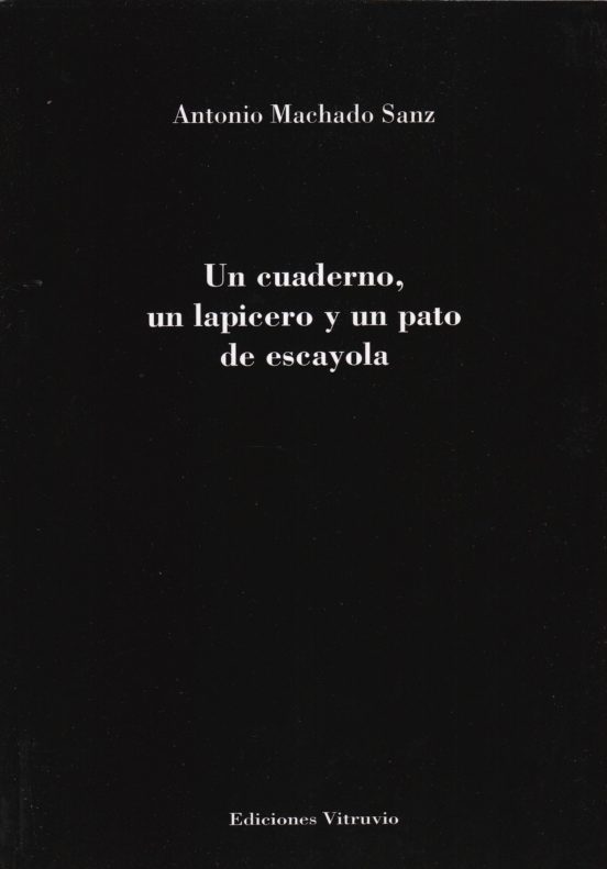 Un Cuaderno Un Lapicero Y Un Pato De Escayola