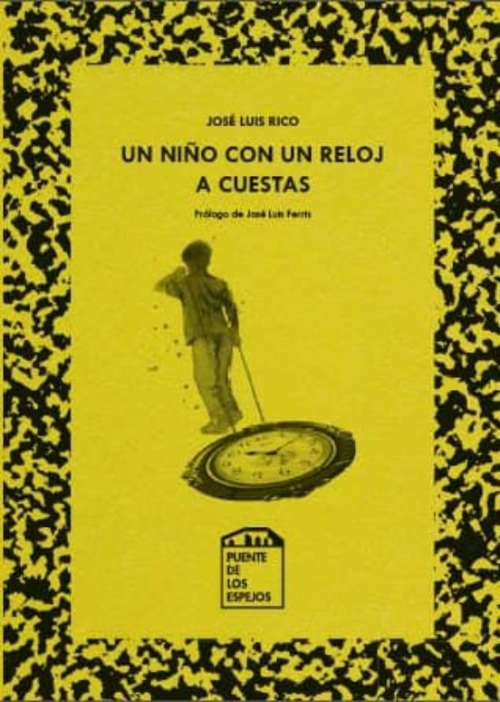 Un niño con un reloj a cuestas