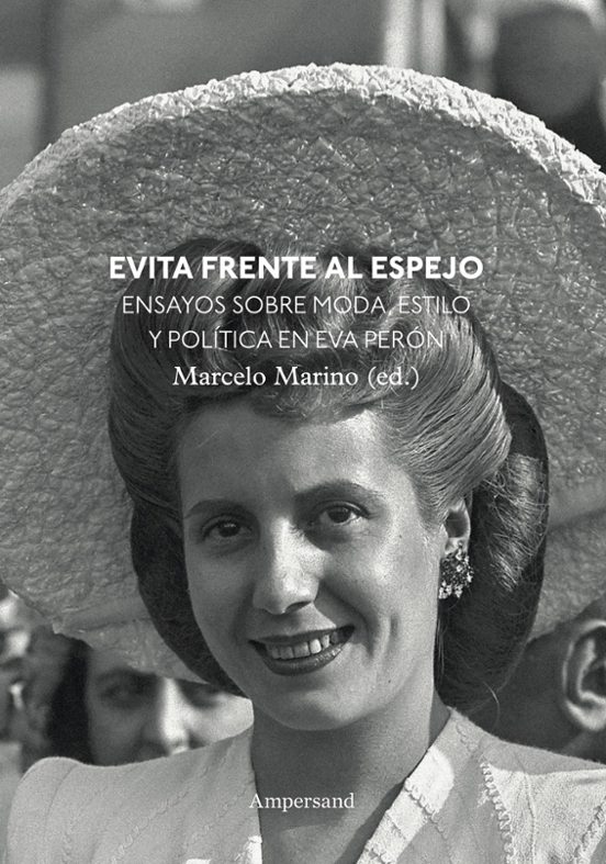 Evita Frente Al Espejo