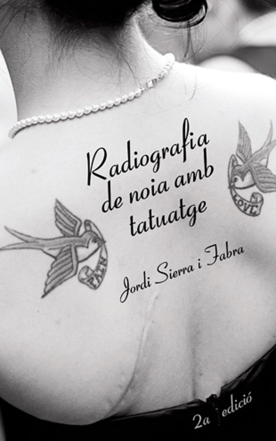 Radiografia De Una Noia Amb Tatuatge