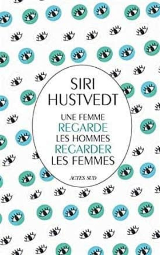 Une Femme Regarde Les Hommes Regarder Les Femmes