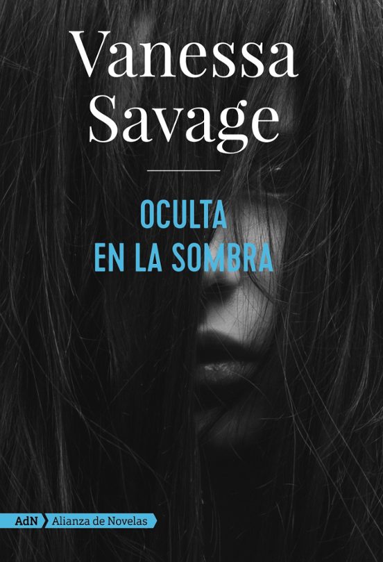 Oculta En La Sombra