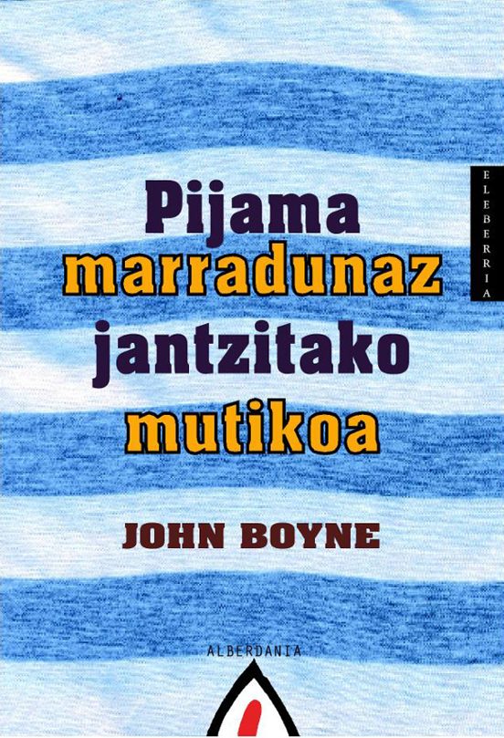 Pijama Marradunaz Jantzitako Mutikoa