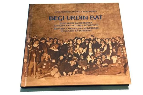 Begi Urdin Bat = Hungariar Kaldereroen Historia Eta Jatorria = Hi Stor