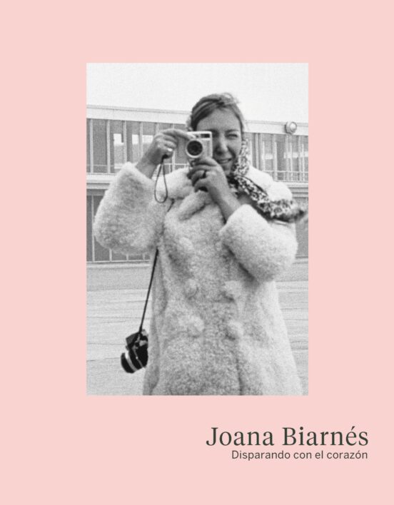 Joana Biarnés. Disparando Con El Corazón