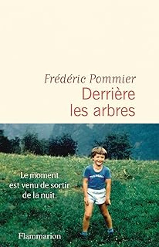 Derrière Les Arbres