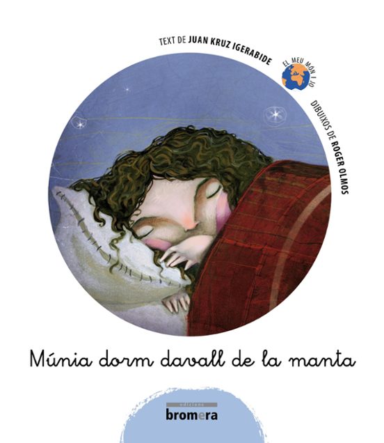 Múnia Dorm Davall De La Manta