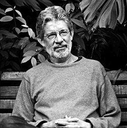 Tomás González