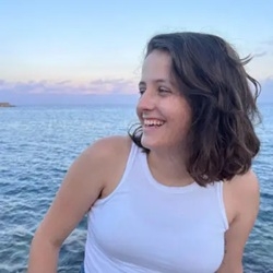 Clara González Freyre de Andrade (@claramore_)