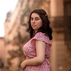 Andrea M. Cañaveras (@letrasdepapel_)