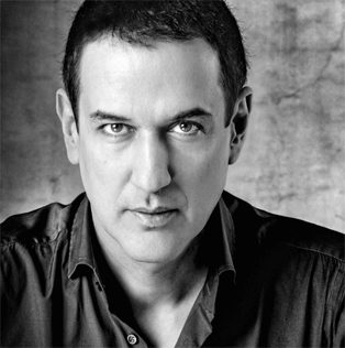 ROBERTO SANTIAGO