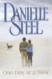 ONE DAY AT A TIME di STEEL, DANIELLE 