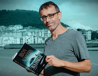 Imagen Ibon con su libro