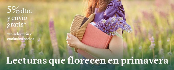 chica en el campo con libros y flores