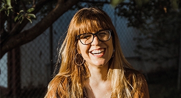 ¿Quieres saber más sobre la escritora Ali Hazelwood?