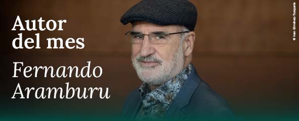 Hombre mirando a cámara y sonriendo