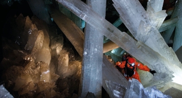 Un espeleólogo en las profundidades del cosmos