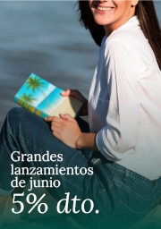 chicla con libro en la mano