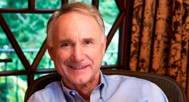 Dan Brown saluda a los lectores