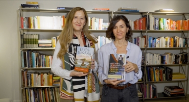 Luz Gabás y Cristina Campos saludan a los lectores de Casa del Libro