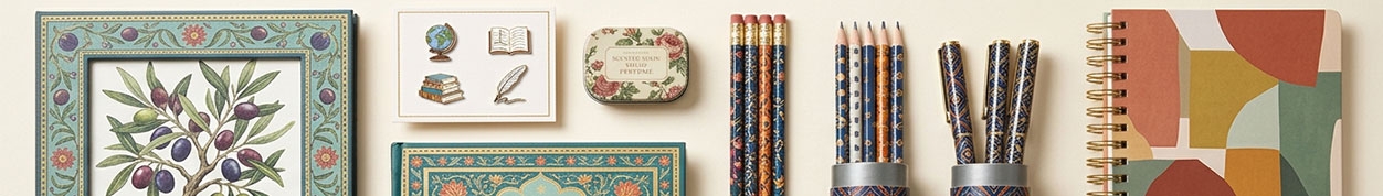 Colección de lápices, cuadernos y accesorios