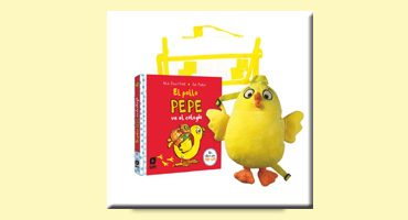 El pollo Pepe va al colegio con muñeco