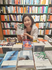 Foto Yuna Qu librera